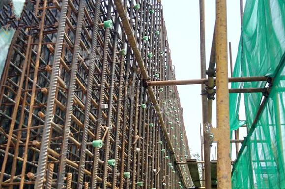 三段式止水螺杆建筑工地中如何使用？(图1)